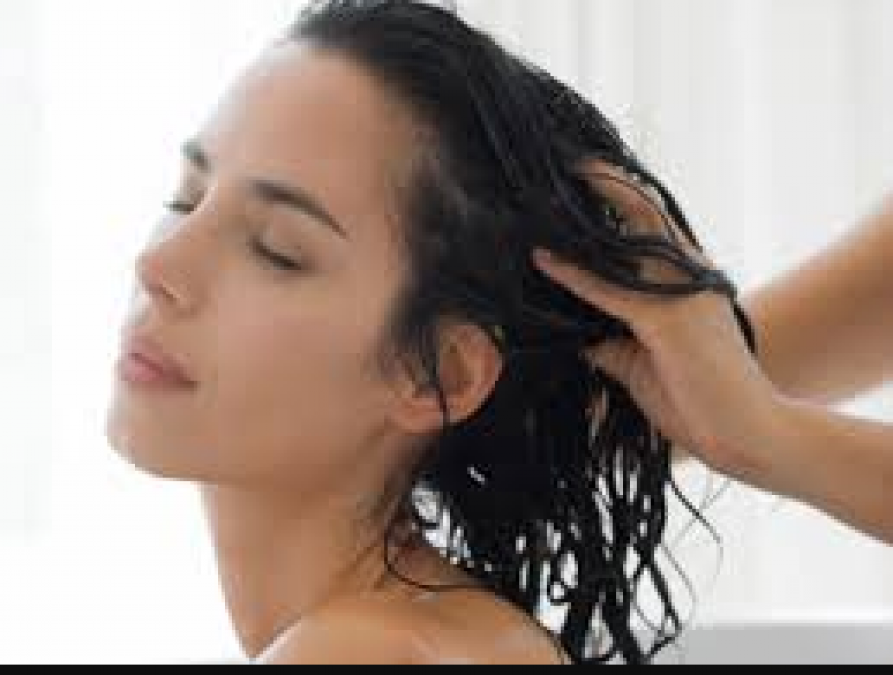 Do oil massage in winter for healthy and silky hair