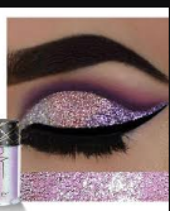 Give a different look to the eyes from the glitter eye shadow