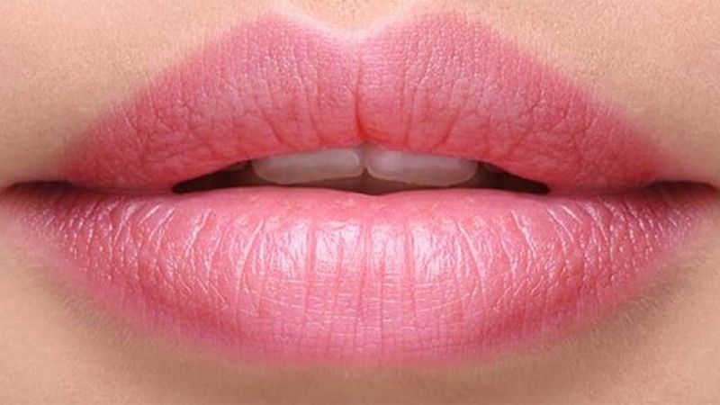 होंठो को गुलाबी और मुलायम बनाते है ये उपाय