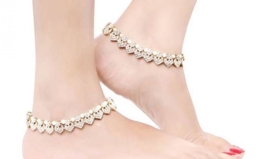 You can woo everyone by wearing such anklets