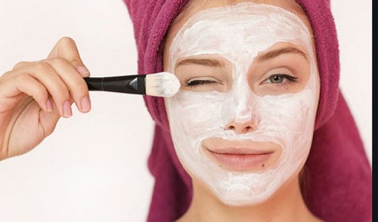 This mask made from curd made to remove wrinkles on the skin