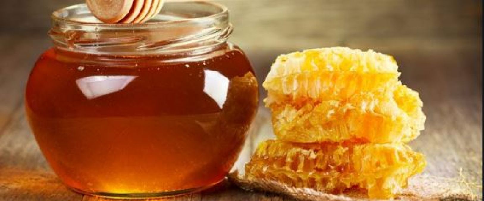 Apply honey on the navel before going to sleep at night, acne will go away