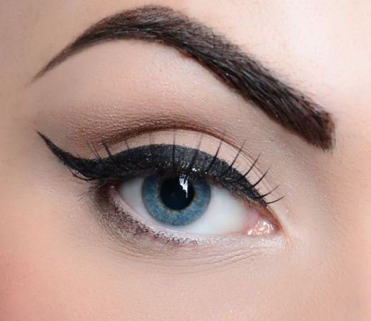 काली घनी Eye Brow से बनेगा आपका लुक और भी सुंदर