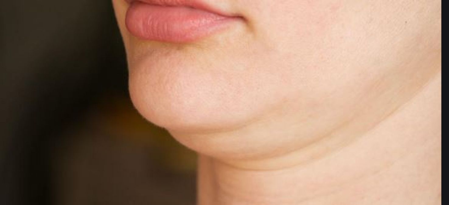 Double chin scares you so adopt this beauty tips