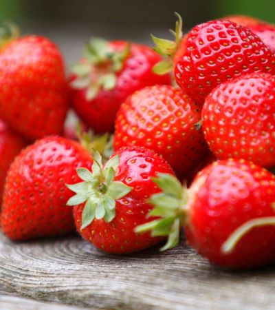 स्ट्रॉबेरी रखती है आपकी स्किन को जवान