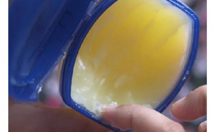 Make vaseline bleach at home to cleanse the face