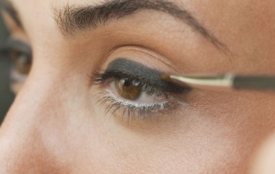 How to Make Chemical-Free Gel Eyeliner at Home? Find Out Here