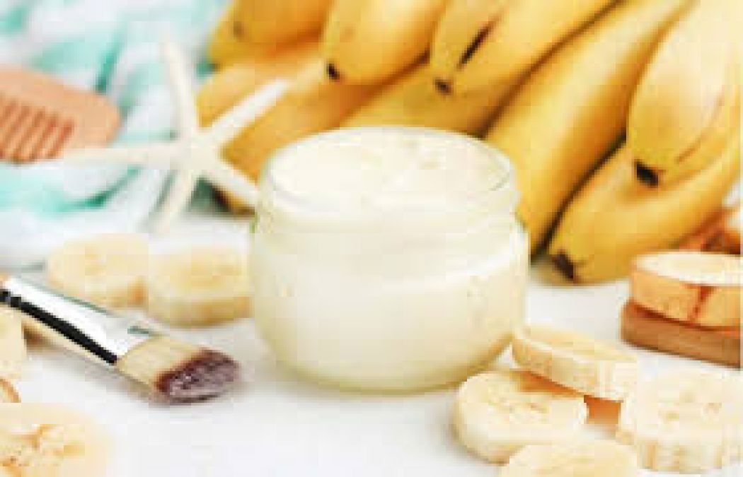 Make milk-banana conditioner at home for shiny hairs