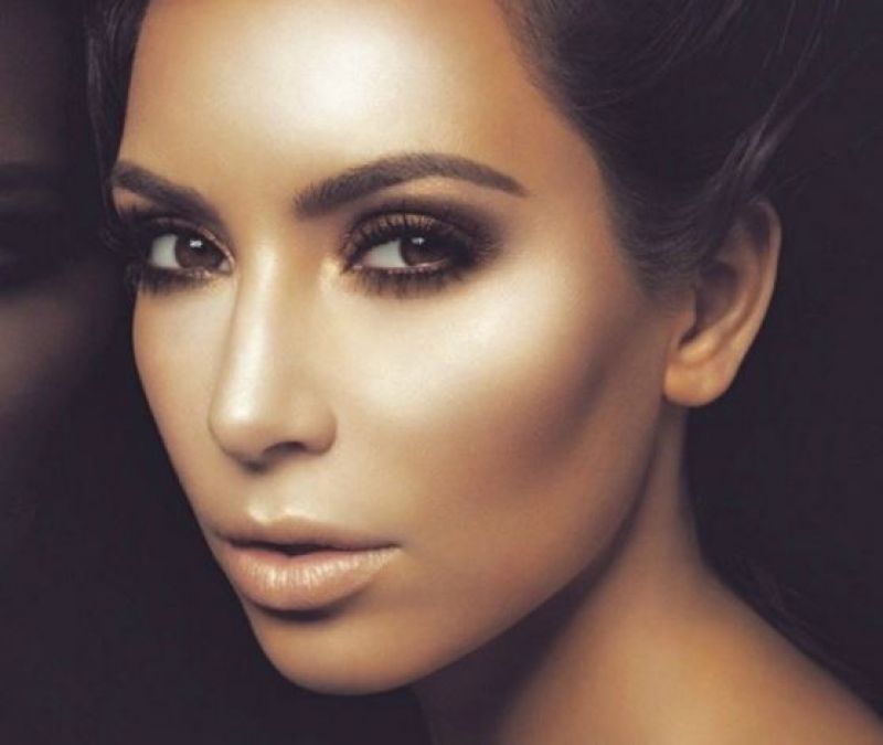 Highlight your cheekbone by using makeup in this way
