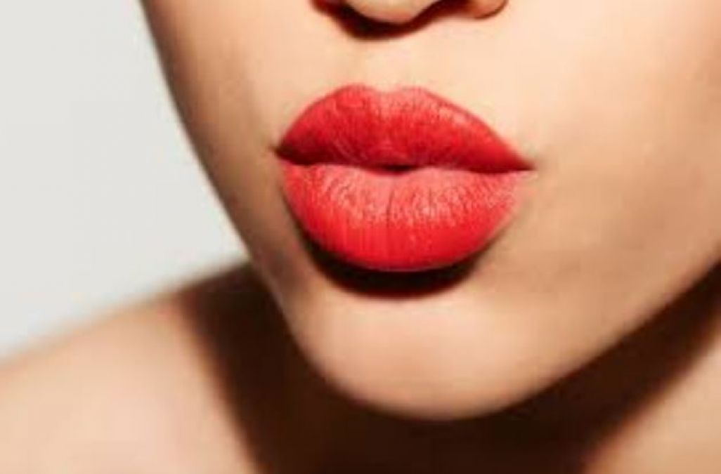 Use these Makeup Tricks to get fuller lips!