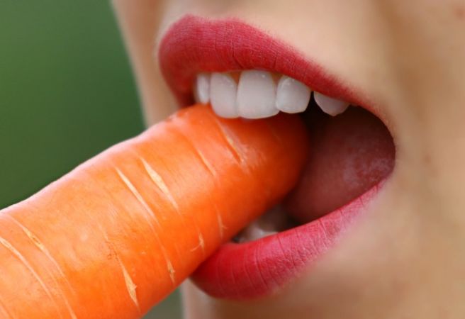गाजर और शहद के इस्तेमाल से पाए अपनी स्किन में निखार