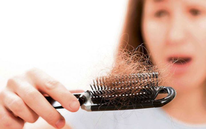 प्रेगनेंसी के बाद बालों को झड़ने से बचाते हैं यह तरीके