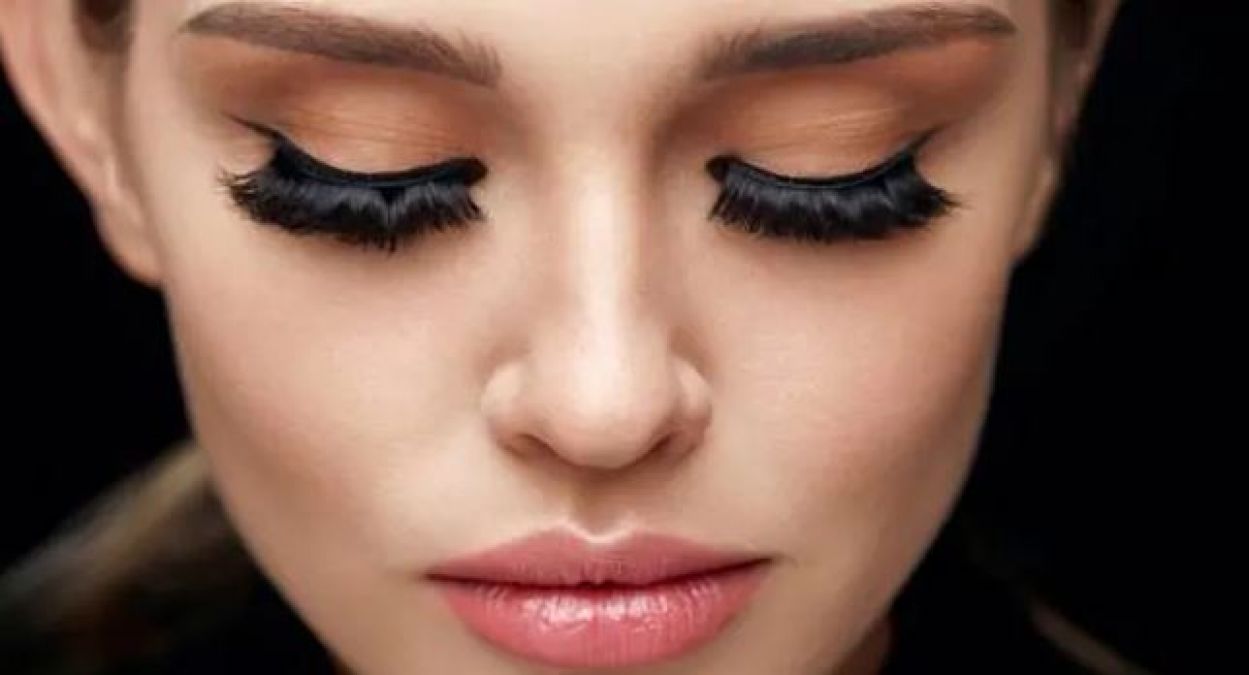 Beware! Artificial eyelashes can damage your eyes