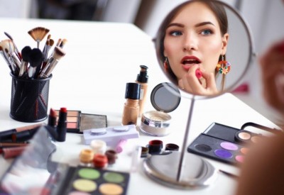 How to Apply Makeup the Right Way