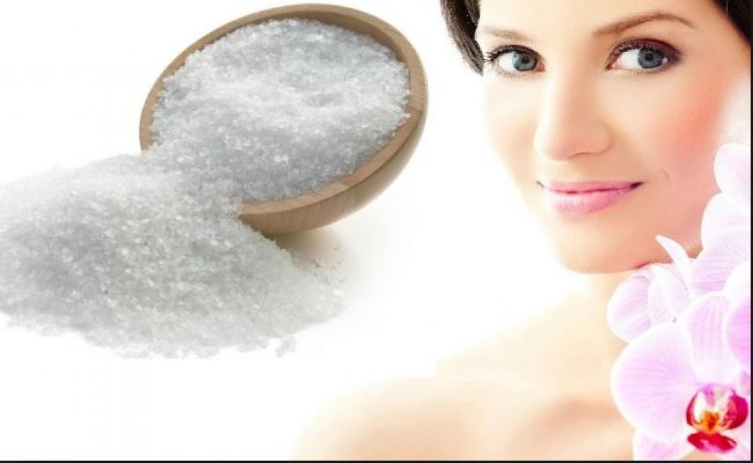 Benefits of salt face scrub and ways of applying it