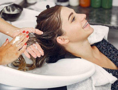 Is It Right or Wrong to Get a Hair Spa During the Rainy Season? How to Know the Expert's Opinion