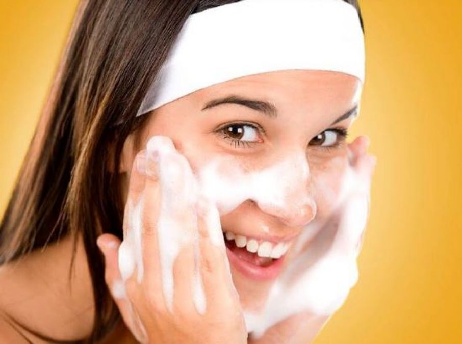 Cleanse your Face Twice a Day to Get a Glowing Skin