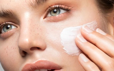 Do Not Apply These 3 Things Together on Your Face, or You Might Suffer Serious Consequences