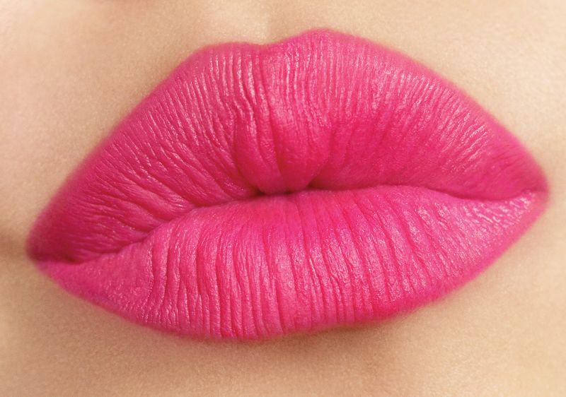 इन तरीकों से बनाएं अपने होठों को गुलाबी
