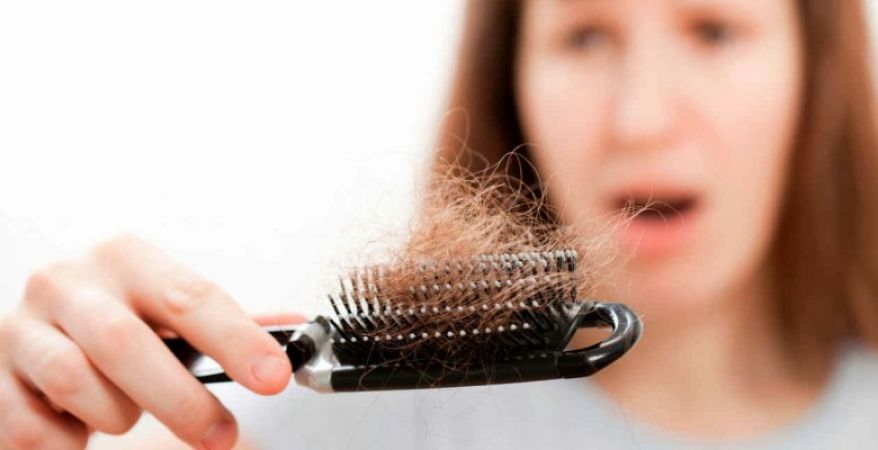प्रेगनेंसी के बाद बालों को झड़ने से बचाते हैं ये उपाय