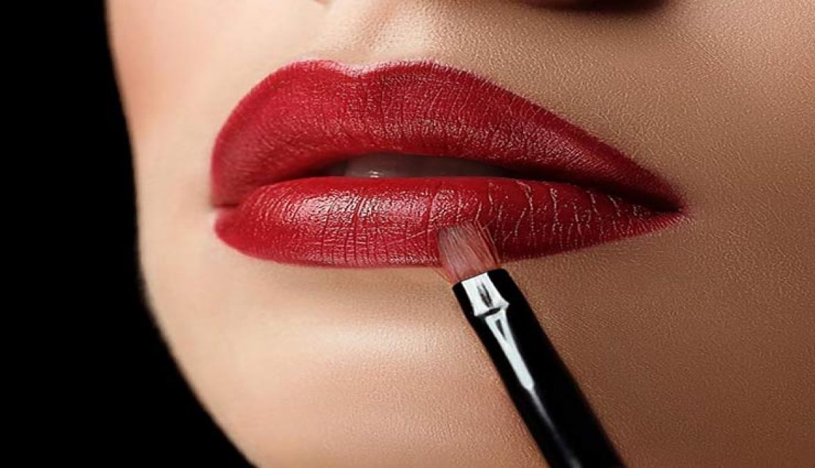 Do not ignore these things while applying lipstick