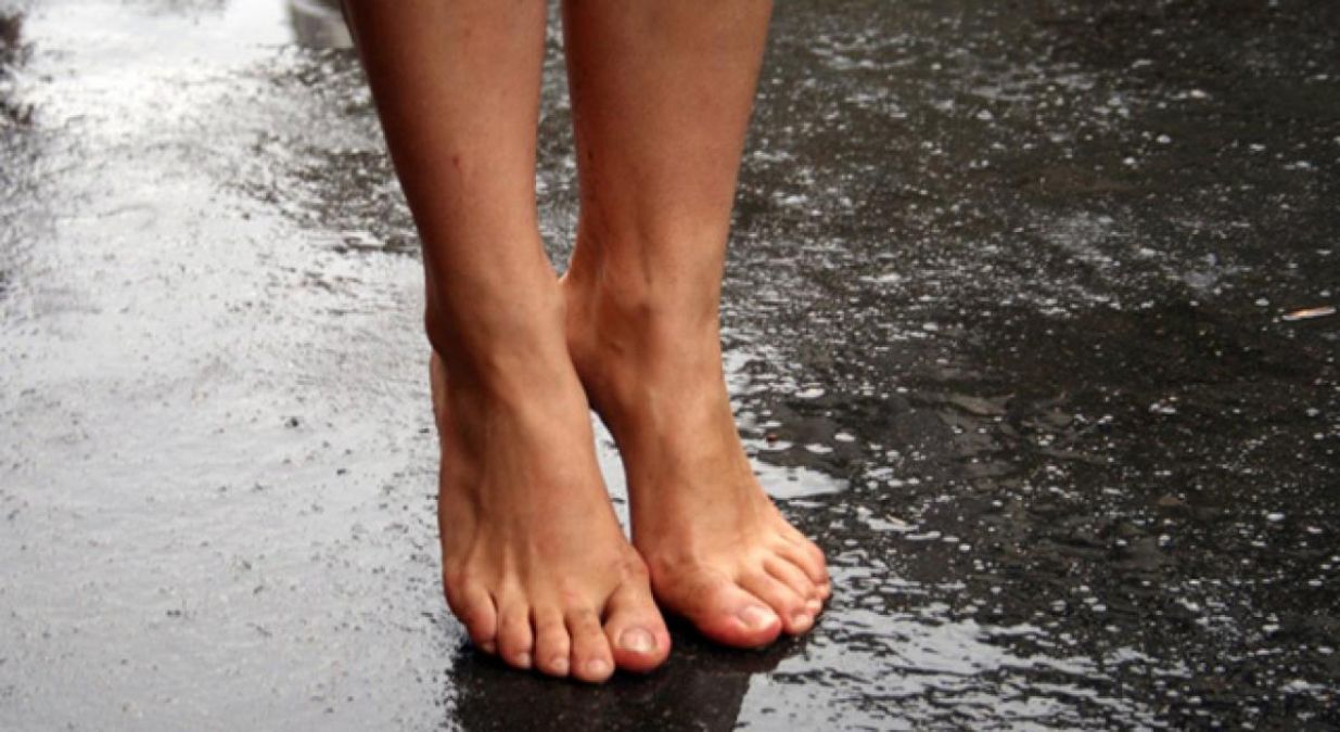 Take care of your feet in Monsoon by following these tips, will not infected