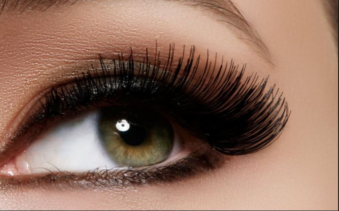 Adopt these natural ways to make your eyelashes beautiful