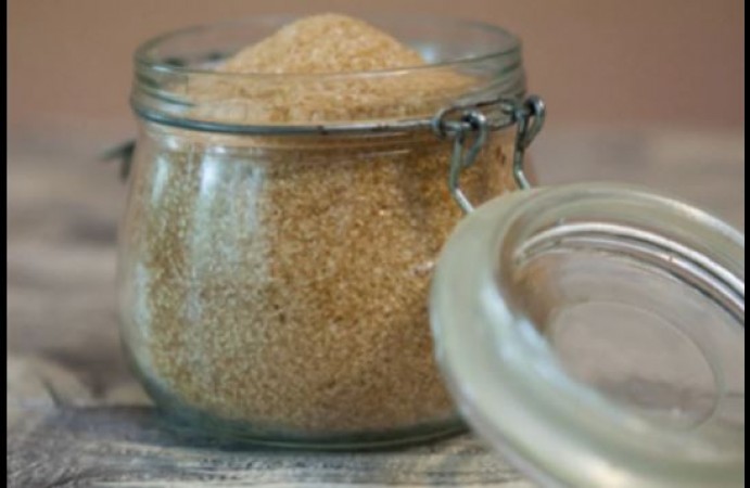 Brown sugar removes tanning along with improving blood circulation