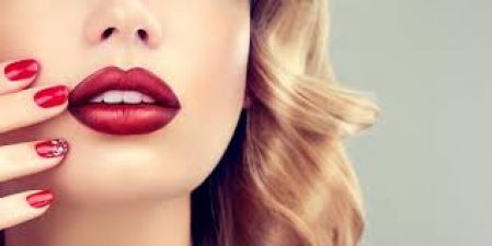 फ़टे होठों को सुंदर और मुलायक बनाने के लिए फॉलो करें ये टिप्स