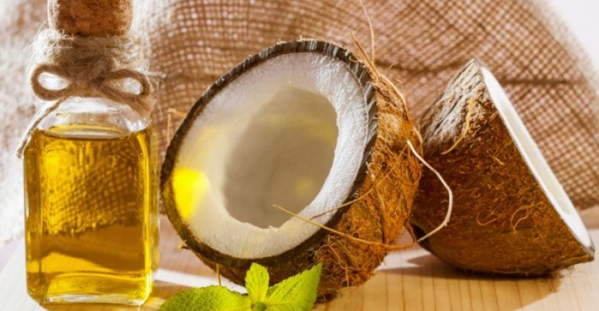 केले और नारियल तेल से करे फटी एड़ियो का इलाज