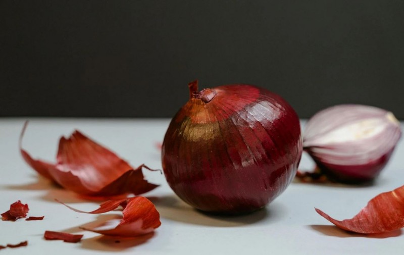 Unlock Surprising Benefits of Onion Peels: Here's How to Use Them