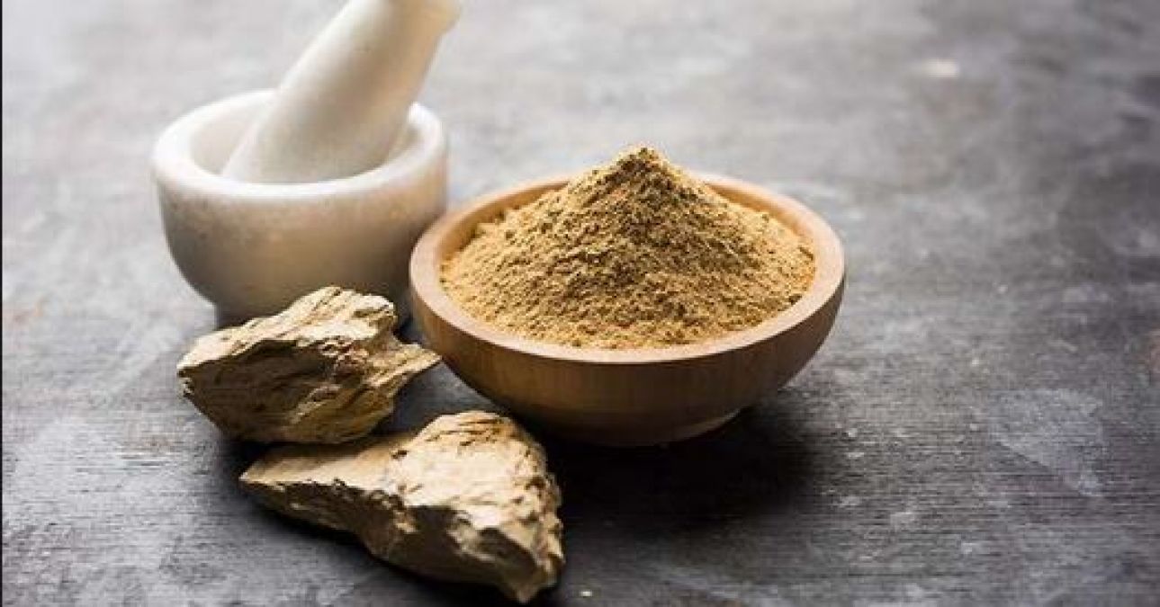 Apply this one thing by mixing it in Multani mitti for tanning