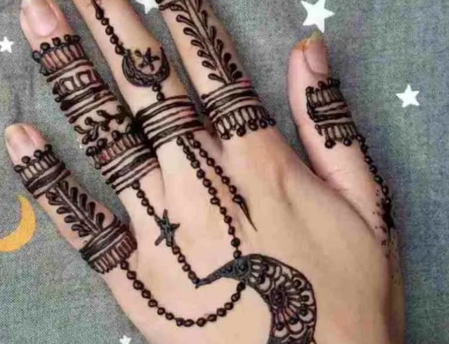 Before Eid, decorate your hands with this most attractive mehndi design