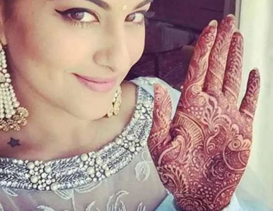 Before Eid, decorate your hands with this most attractive mehndi design