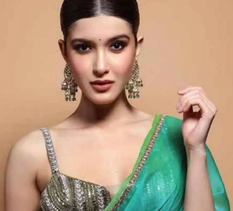 Want to look stylish in ethnic look, then recreate Shanaya Kapoor's looks