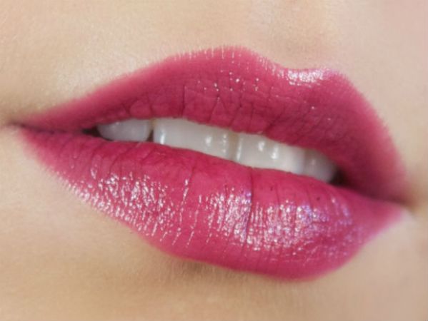 होठों को खूबसूरत और गुलाबी बनाता है अनार