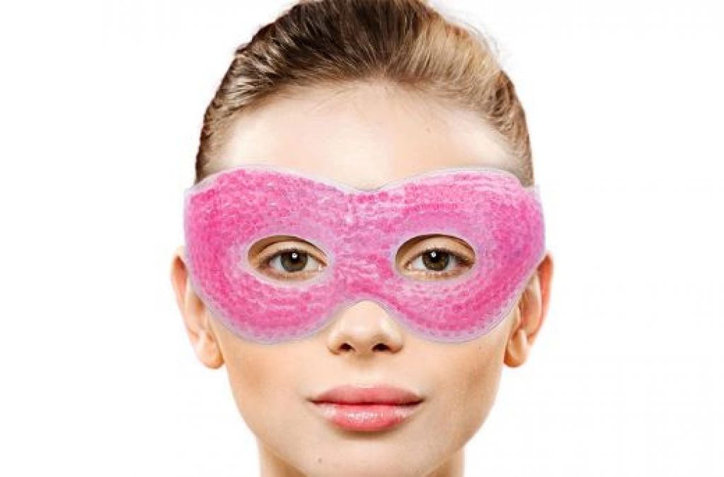 Apply cooling gel eye mask to get relief from dark circles, tiredness and dryness of eyes