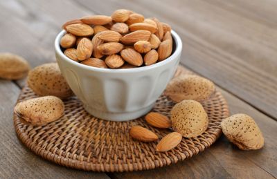Don't eat almonds in case of these problems
