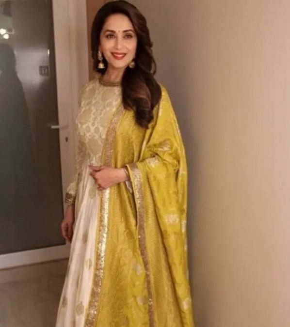 These outfits like Madhuri Dixit wore for Haldi function