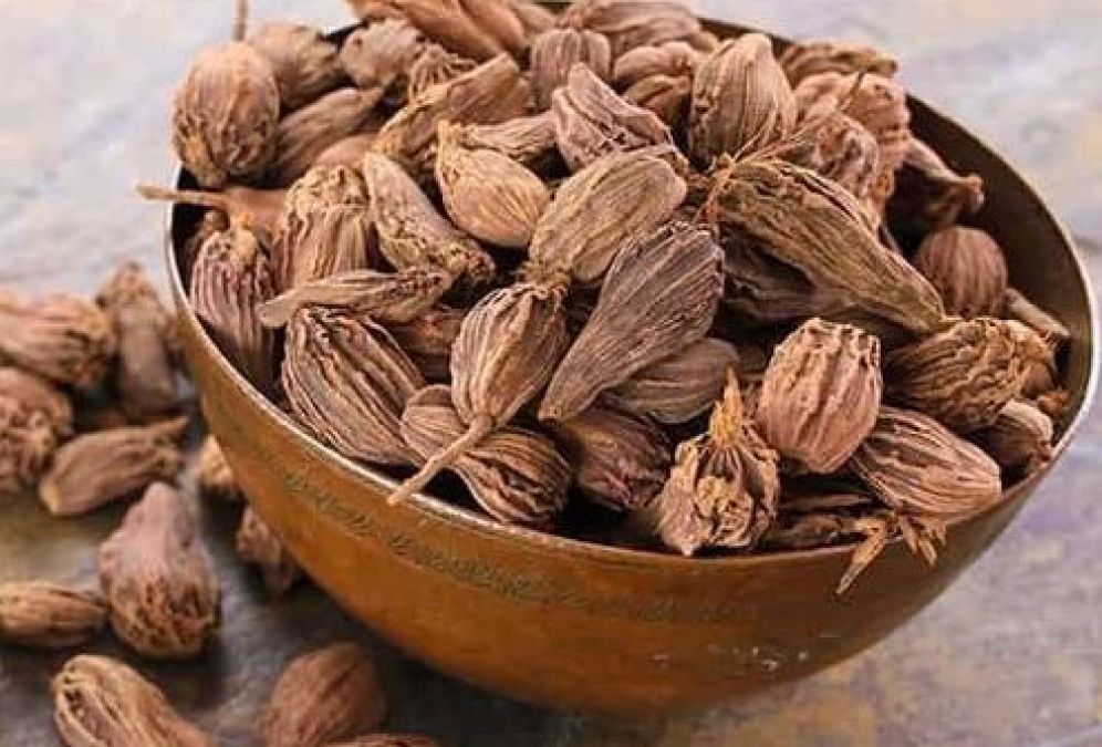 Apply big cardamom to brighten and whiten the face, know how
