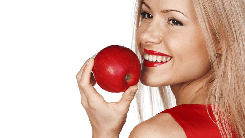 सेब के इस्तेमाल से पाए झुर्रियों रहित त्वचा