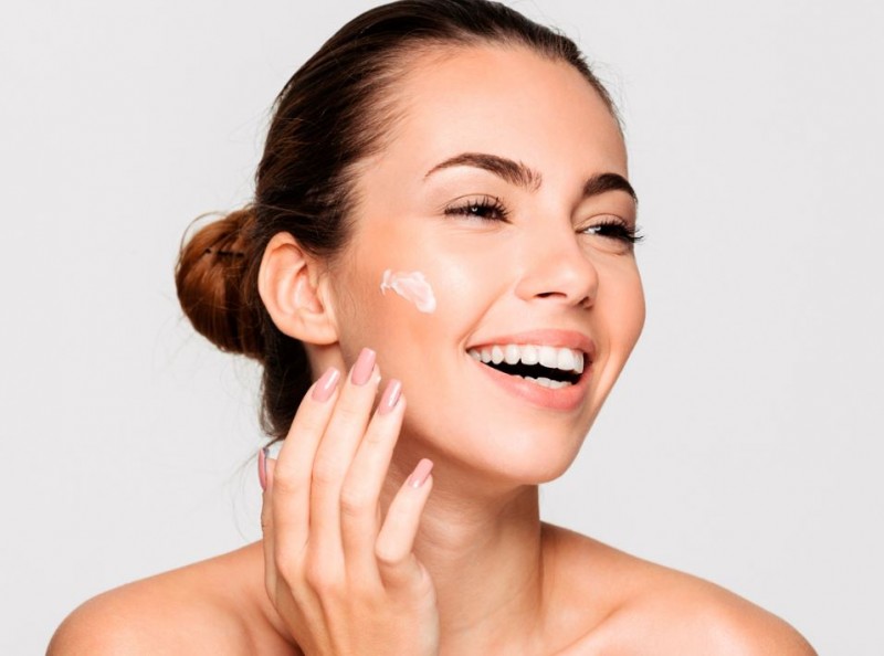How to Revive Lost Glow and Care for Dry Skin During Seasonal Changes