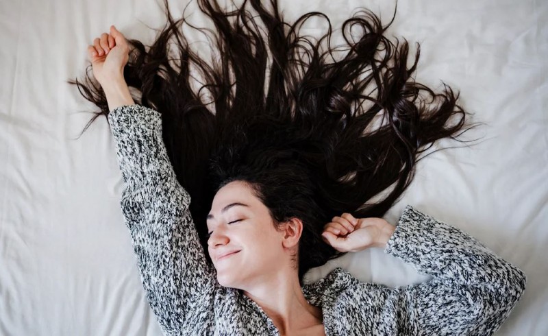 If Your Hair Turns Dry Every Morning, Change These Habits Today for Restored Shine