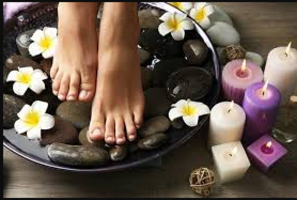 This winter season, Try special candle manicure and pedicure
