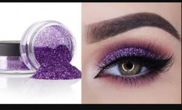 To look attractive, apply glitter eye shadow in this way