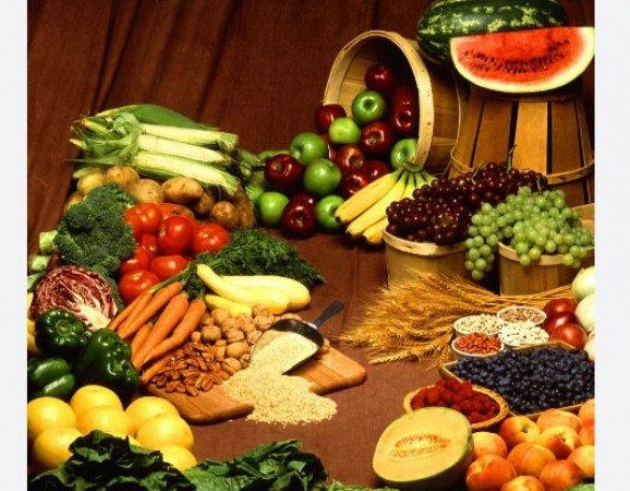 बढ़ती उम्र को रोक देंगे ये फल और सब्जियां, शुरू कर दें खाना