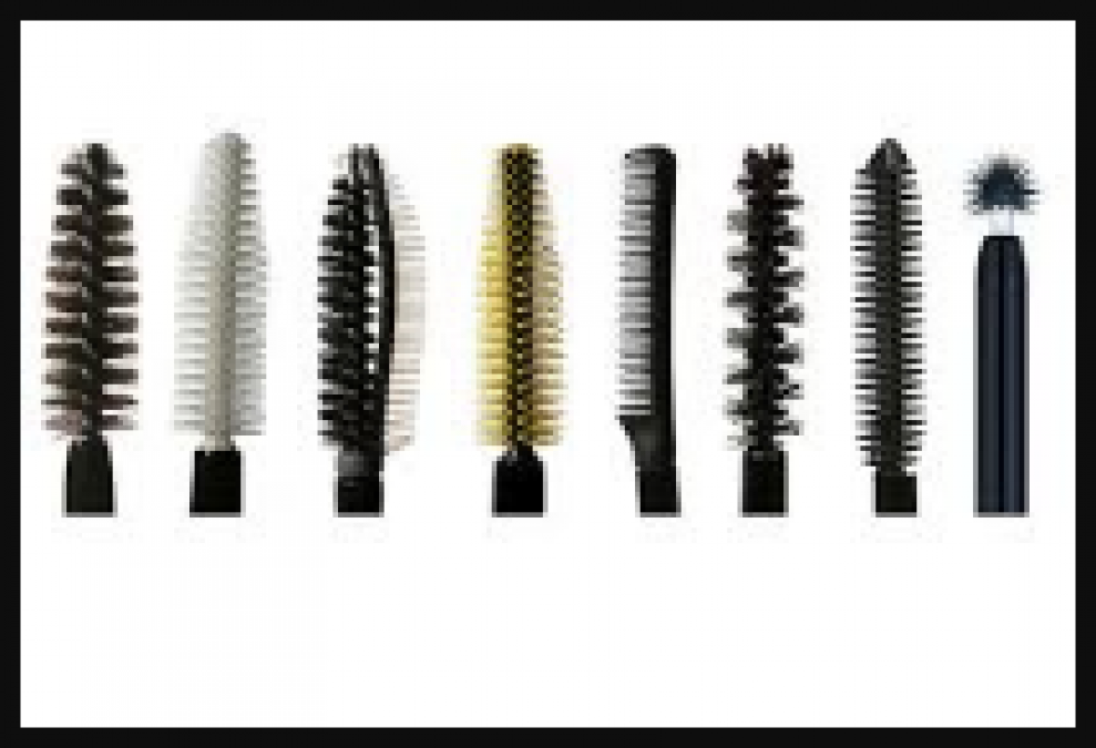 Important  information about the shape of brush used for mascara