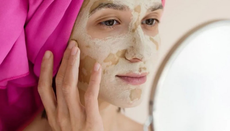 How to Use Multani Mitti on Your Face for a Glow in Just 7 Days