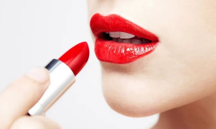 Make No Mistakes When Applying Lipstick – It Can Spoil Your Look