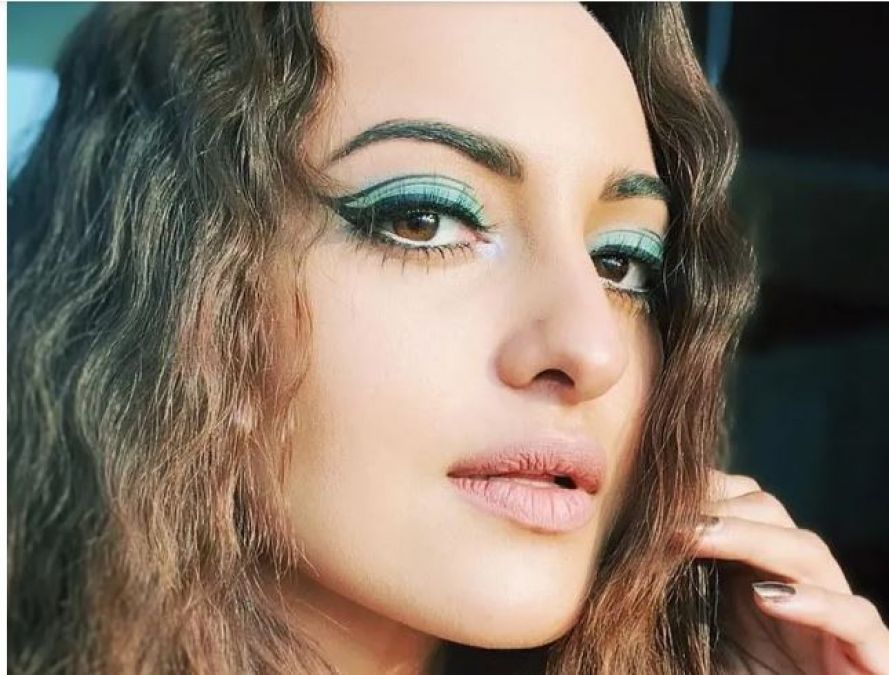 करवाचौथ पर इन अभिनेत्रियों के Eye Makeup लुक्स को करें कॉपी